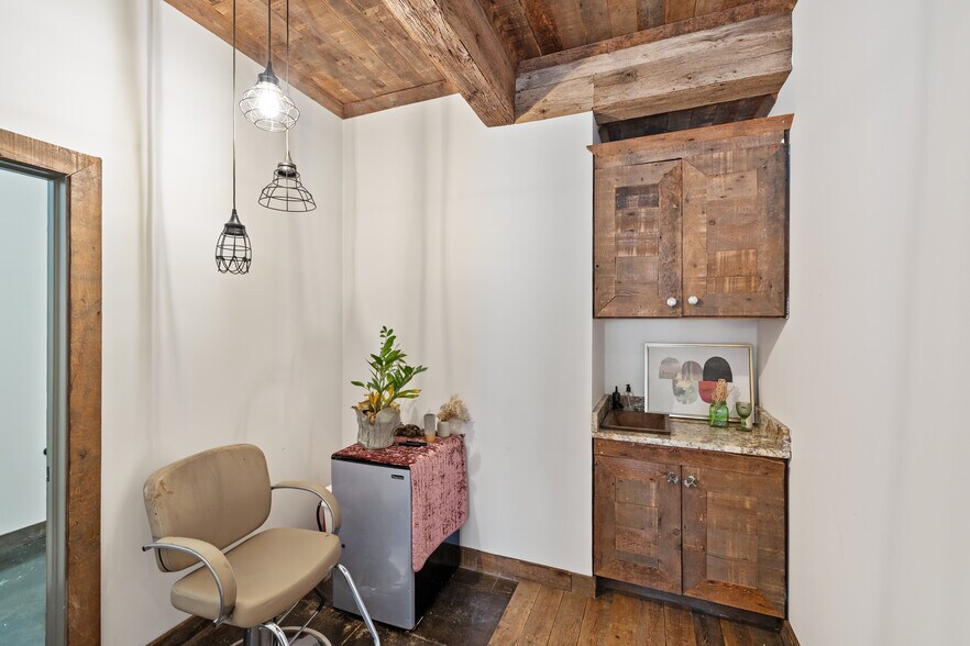 More Photos Of 12540 Broadwell Rd, Alpharetta Storefront Retail Office For Lease