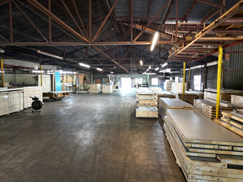 More Photos Of 5609 Azle Ave, Sansom Park Warehouse For Sale