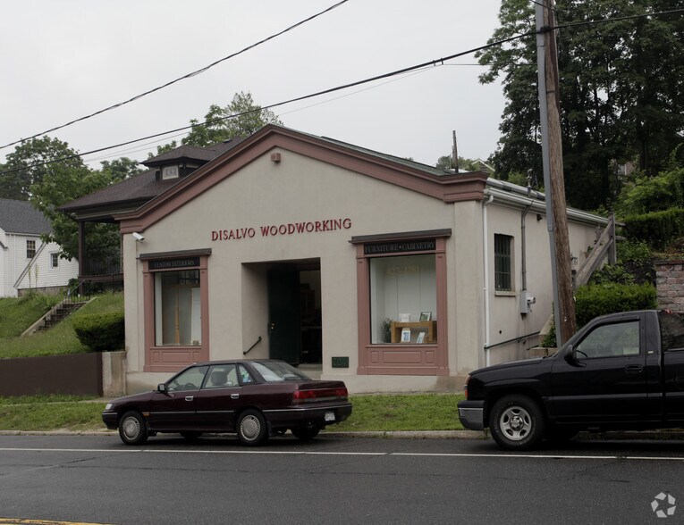 Primary Photo Of 724 New York Ave, Huntington Showroom For Sale