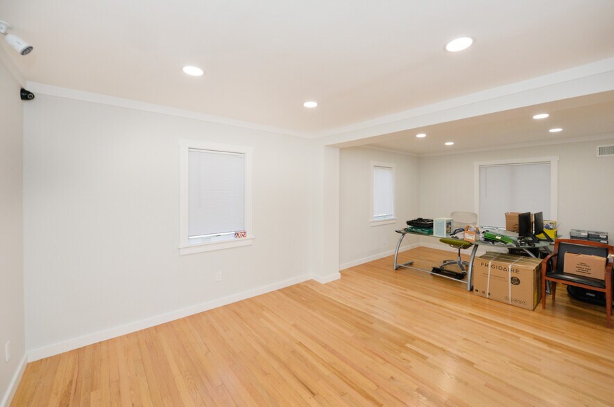 More Photos Of 24 Farview Ter, Paramus Office For Sale
