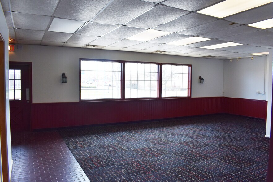More Photos Of 19 N Arch St, Janesville General Retail For Lease