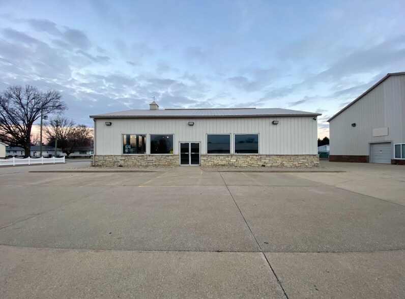 More Photos Of 780 S Chicago St, Geneseo General Retail For Lease