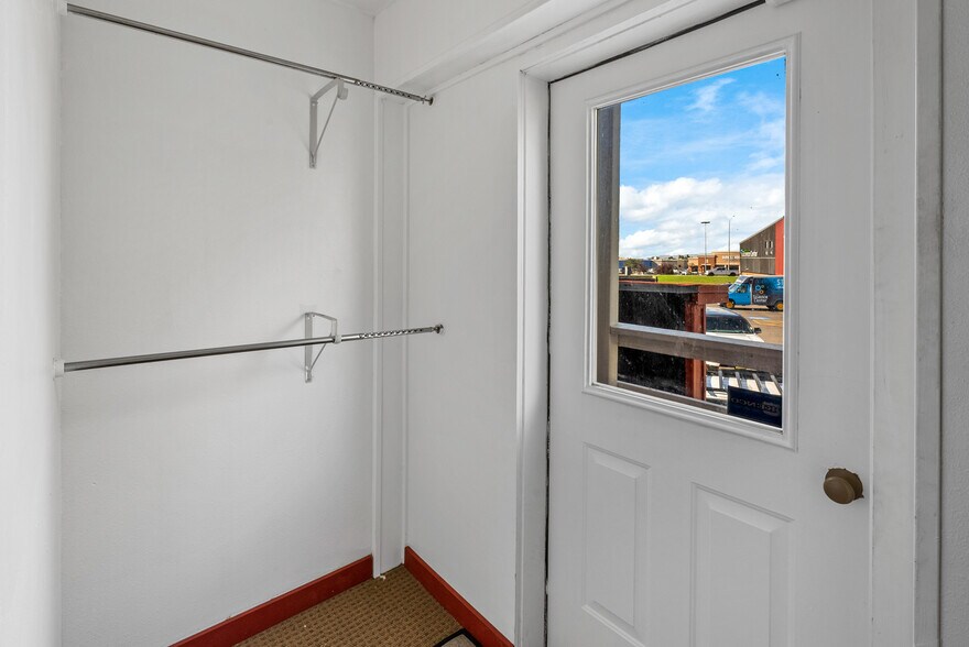 More Photos Of 2711 W College St, Bozeman Restaurant For Sale