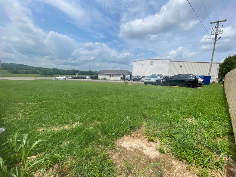 More Photos Of 2714 Russellville Rd, Bowling Green Flex For Sale