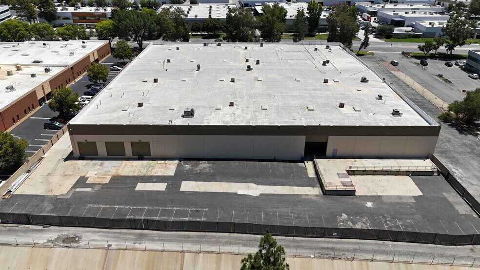 More Photos Of 25371-25395 Rye Canyon Rd, Valencia Warehouse For Lease