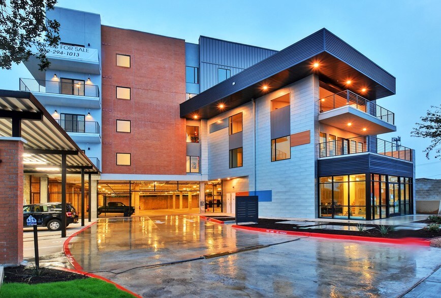 Primary Photo Of 6444 Burnet Rd, Austin Apartments For Lease