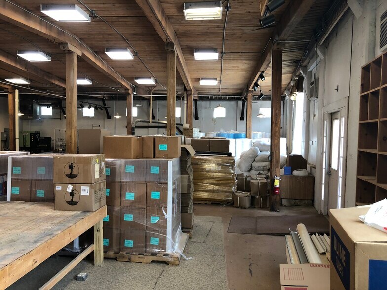 More Photos Of 43-45 Sturbridge Rd, Charlton Manufacturing For Lease