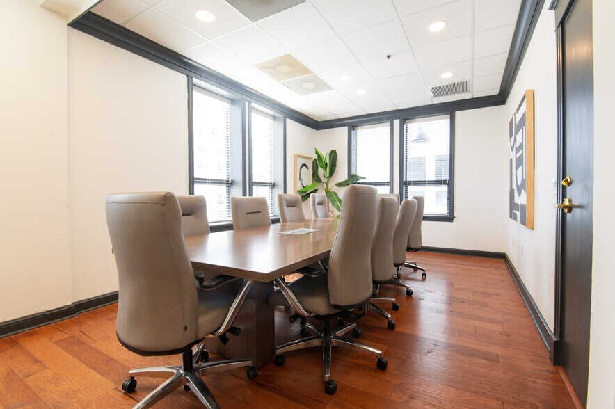 More Photos Of 442 W Kennedy Blvd, Tampa Office For Lease
