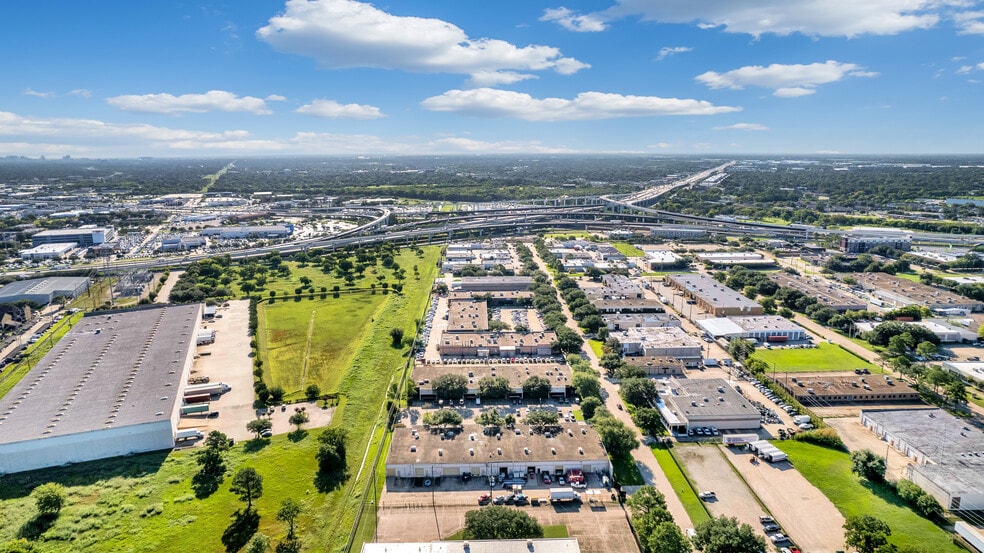 More Photos Of 10610-10618 Rockley Rd, Houston Unknown For Lease