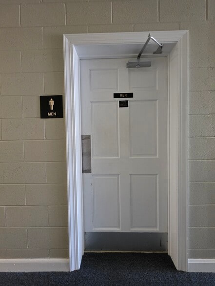 More Photos Of 404 St Andrews Dr, Greenville Office For Lease