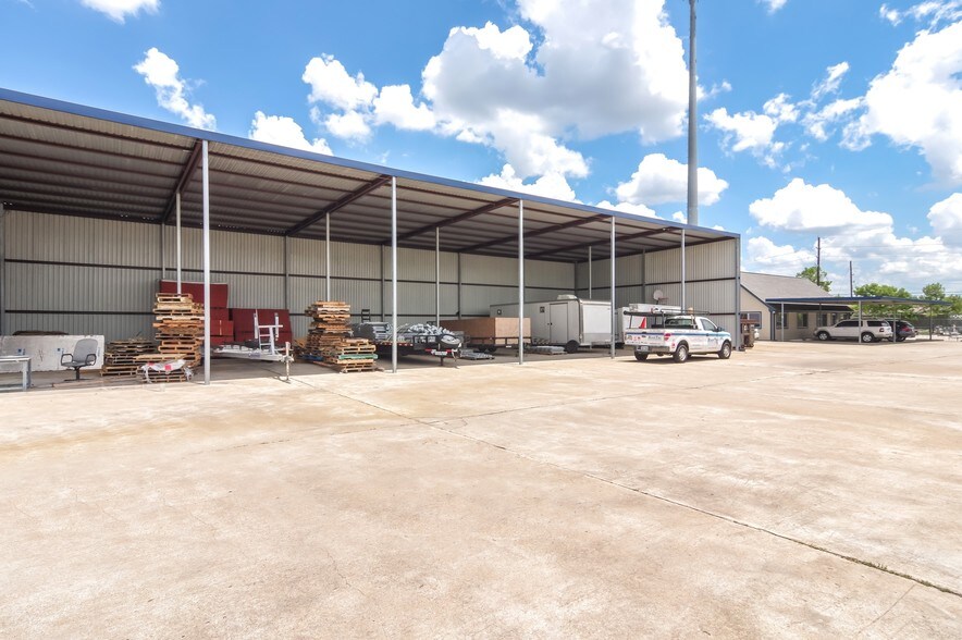 More Photos Of 12543 Perry Rd, Houston Warehouse For Sale