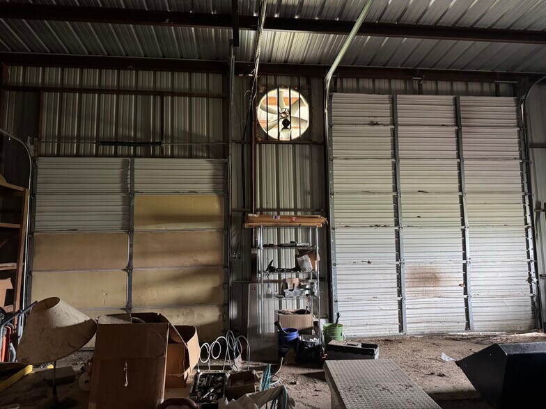 More Photos Of 3552 S State Highway 19, Emory Warehouse For Sale