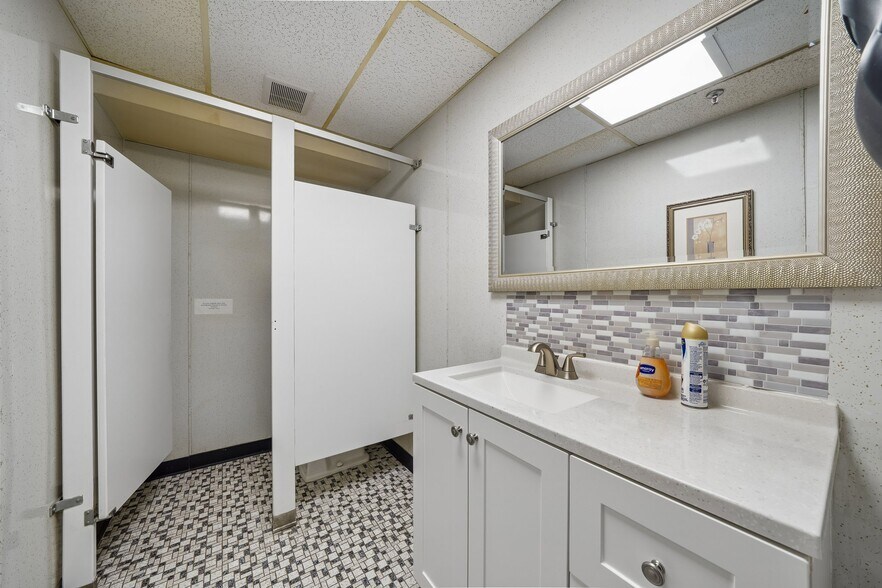 More Photos Of 616 E Palisade Ave, Englewood Cliffs Office For Sale