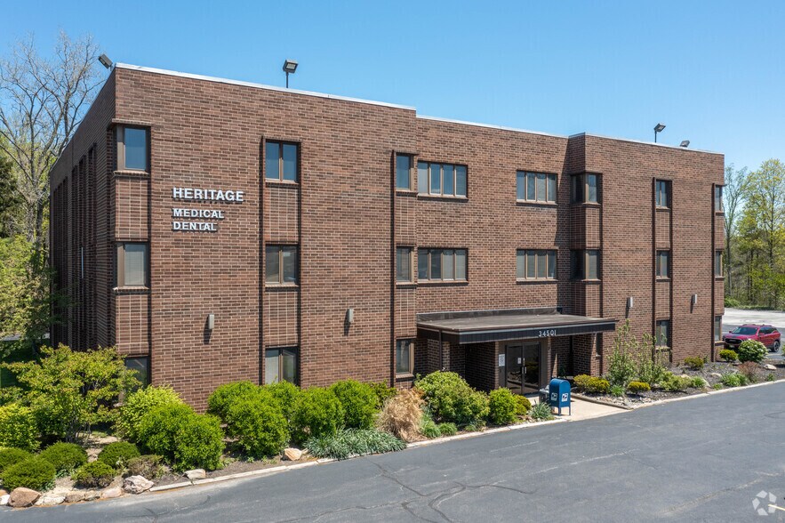 Primary Photo Of 34501 Aurora Rd, Solon Medical For Lease