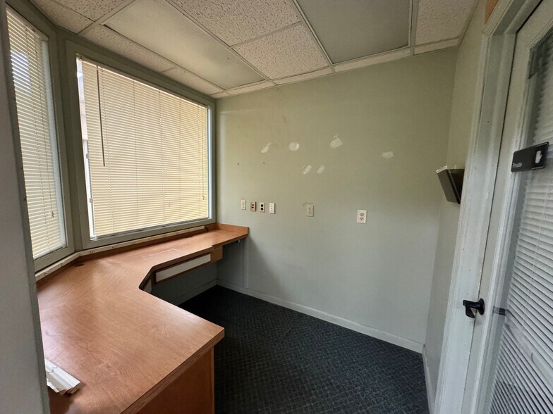 More Photos Of 6500 Fort Caroline Rd, Jacksonville Unknown For Lease