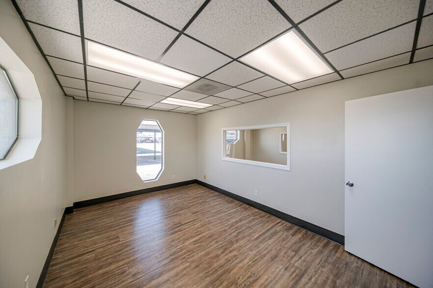 More Photos Of 1410 Rankin Hwy, Midland Office For Sale