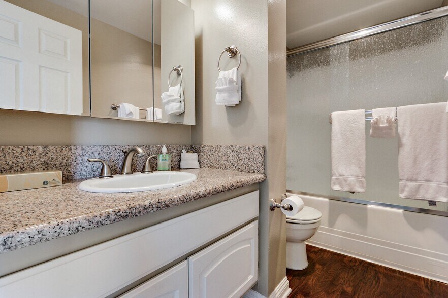 More Photos Of 415-425 Washington Blvd, Marina del Rey Apartments For Lease