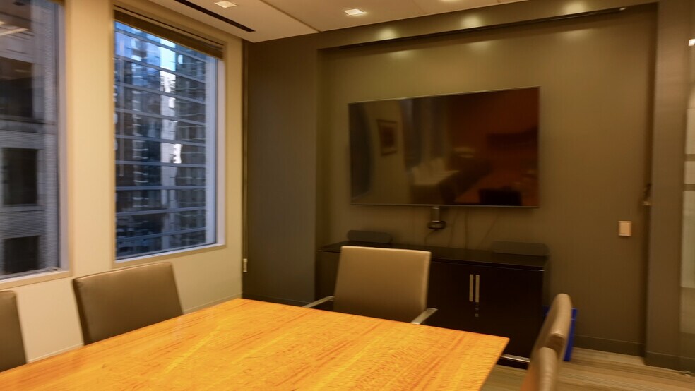 More Photos Of 225 W Wacker Dr, Chicago Office For Sale