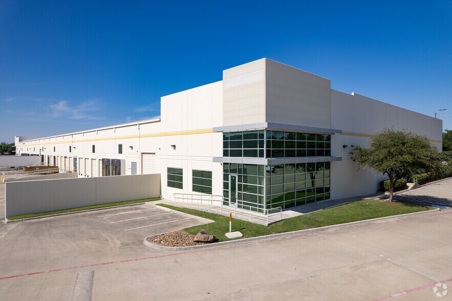 More Photos Of 4710 N Sam Houston Pky W, Houston Unknown For Sale