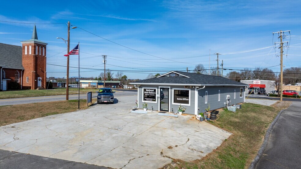 More Photos Of 121 13th St SW, Hickory Office For Sale