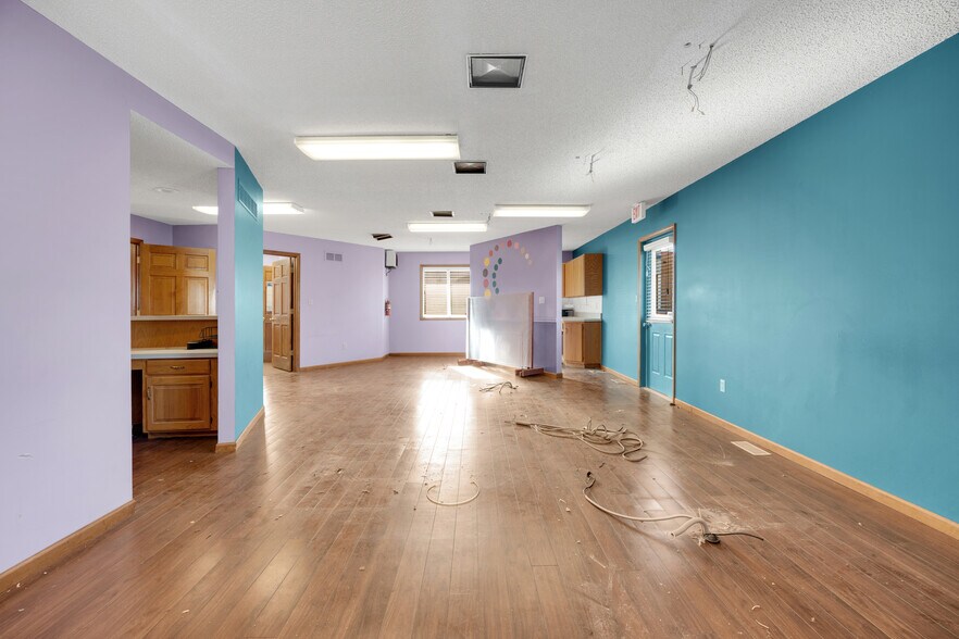 More Photos Of 804 Winchester Dr, Sedalia Medical For Sale