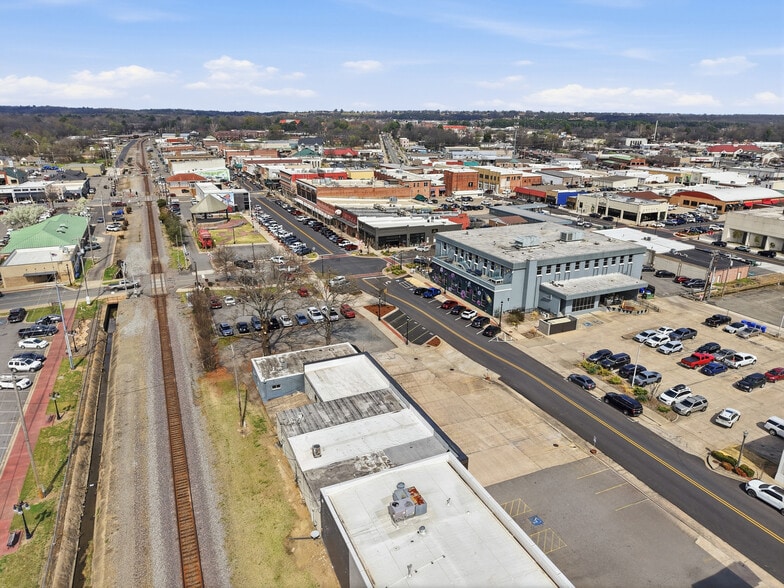 More Photos Of 719 Front St, Conway Office For Lease