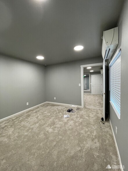 More Photos Of 116 Smokey St, Fort Collins Flex For Sale