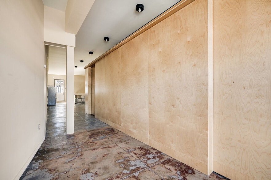 More Photos Of 6012 York Blvd, Los Angeles Office For Lease