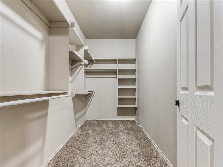 More Photos Of 810 Aspen Dr, Kingfisher Apartments For Sale
