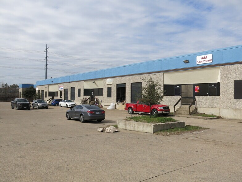 More Photos Of 10969 Shady Trl, Dallas Light Distribution For Lease
