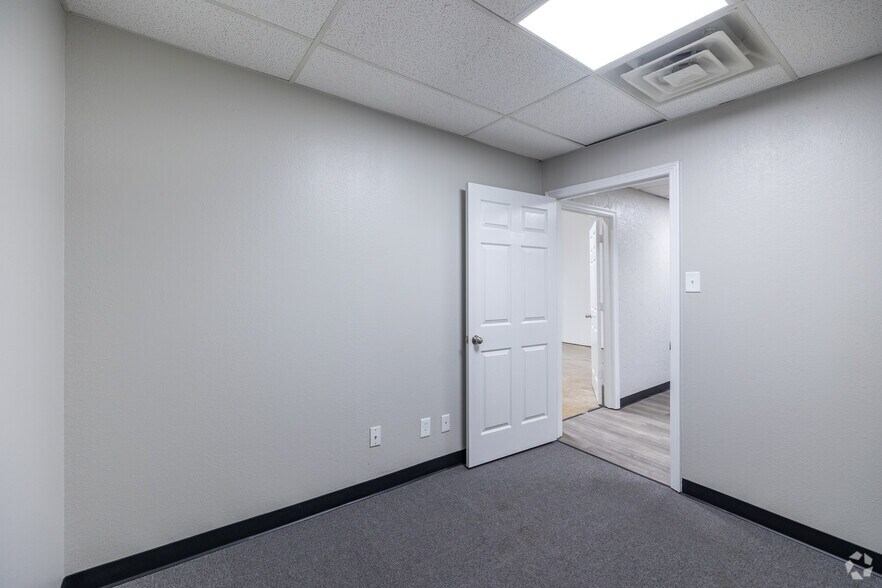 More Photos Of 1663 Hickory Dr, Haltom City Unknown For Lease