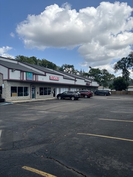 Primary Photo Of 37466-37522 Ann Arbor Trl, Livonia General Retail For Sale