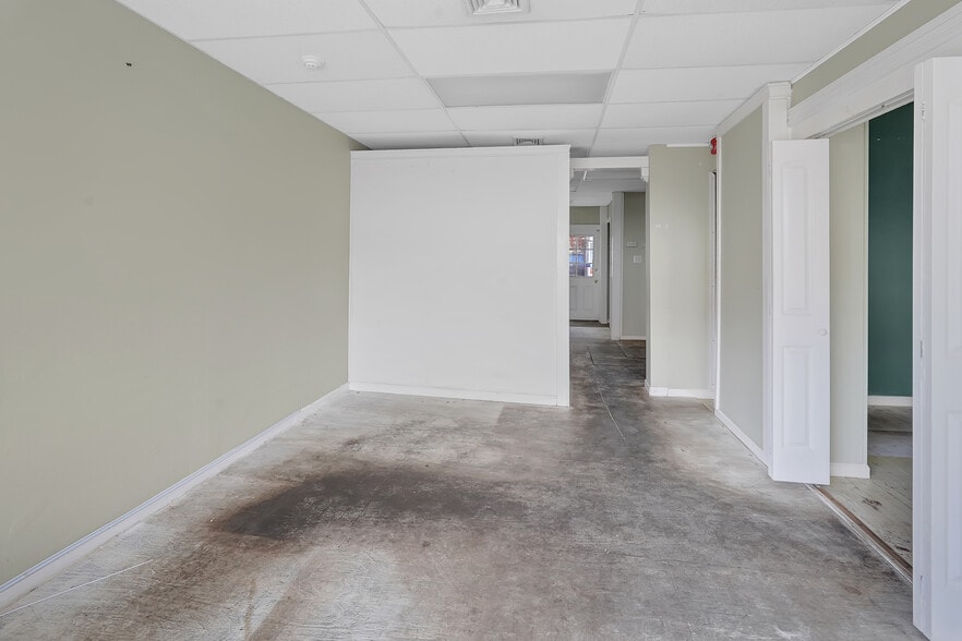 More Photos Of 5 Wharf Ave, Red Bank General Retail For Lease