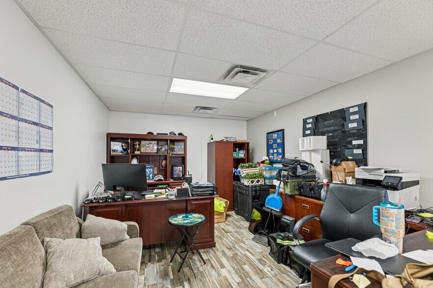 More Photos Of 395 W K Pl, Jenks Service For Sale