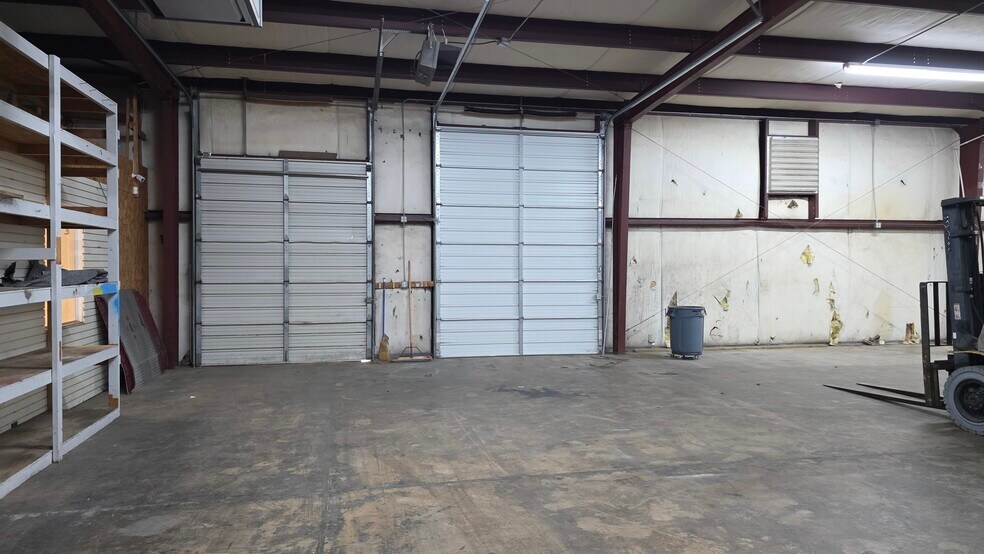 More Photos Of 3620 North Pky, Cumming Light Distribution For Lease