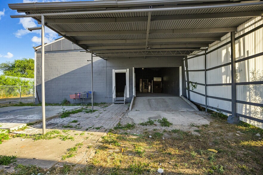 More Photos Of 3210 Leopard St, Corpus Christi General Retail For Sale