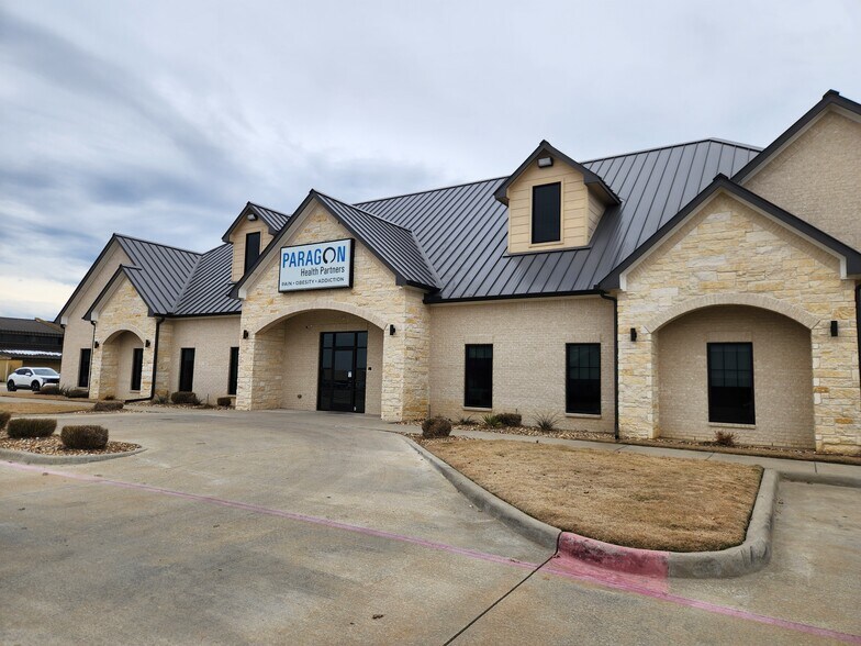 More Photos Of 2895 Lewis Ln, Paris Medical For Sale
