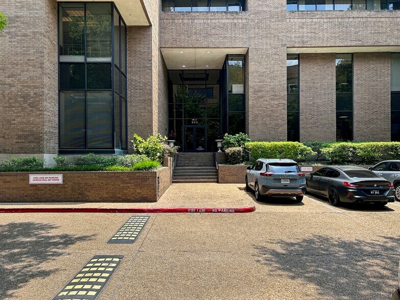 More Photos Of 950 Echo Ln, Houston Coworking Space