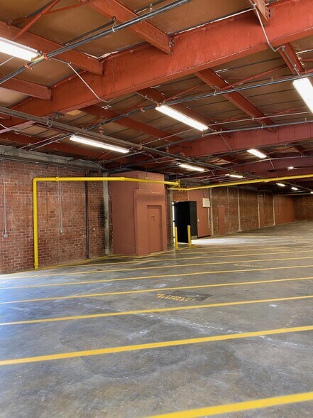 More Photos Of 720 E Sunkist St, Ontario Warehouse For Lease