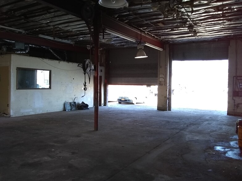 More Photos Of 29A Midland Ave, Hicksville Industrial For Lease
