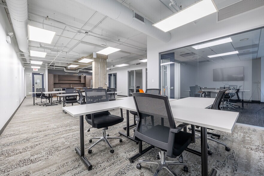 More Photos Of 405 W Superior St, Chicago Coworking Space