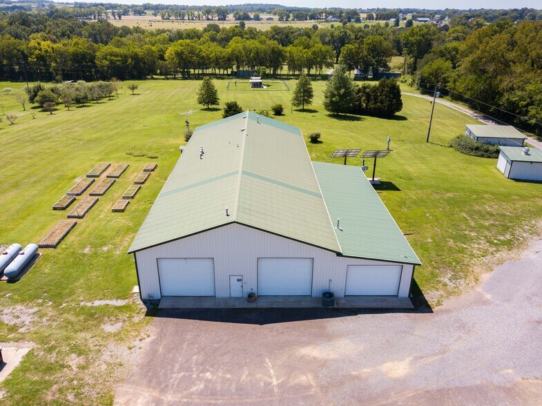 More Photos Of 1201 Old Hopewell Rd, Castalian Springs Showroom For Sale