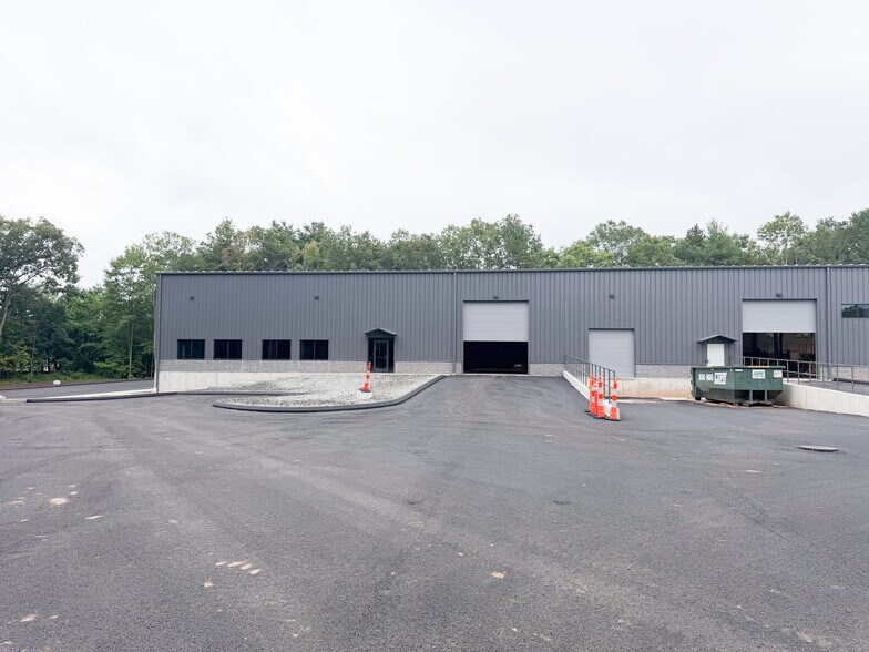 More Photos Of 135 Business Drive park, Bristol Industrial For Lease
