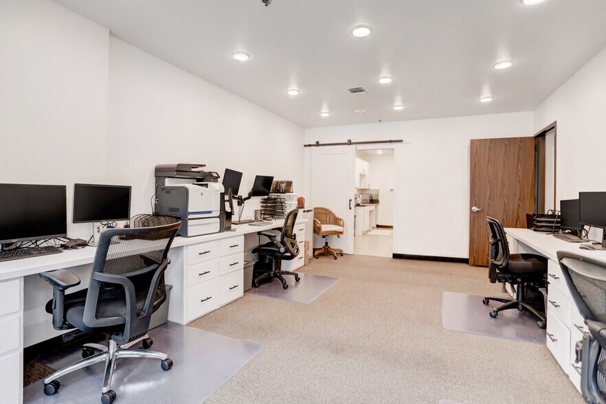 More Photos Of 6544 Greatwood Pky, Sugar Land Loft Creative Space For Lease