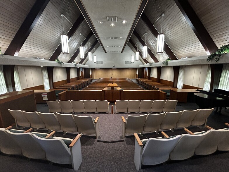 More Photos Of 14001 Burbank Blvd, Van Nuys Specialty For Sale