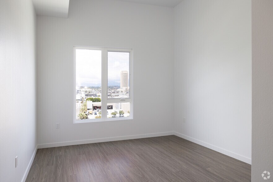 More Photos Of 107 S Hewitt St, Los Angeles Apartments For Lease