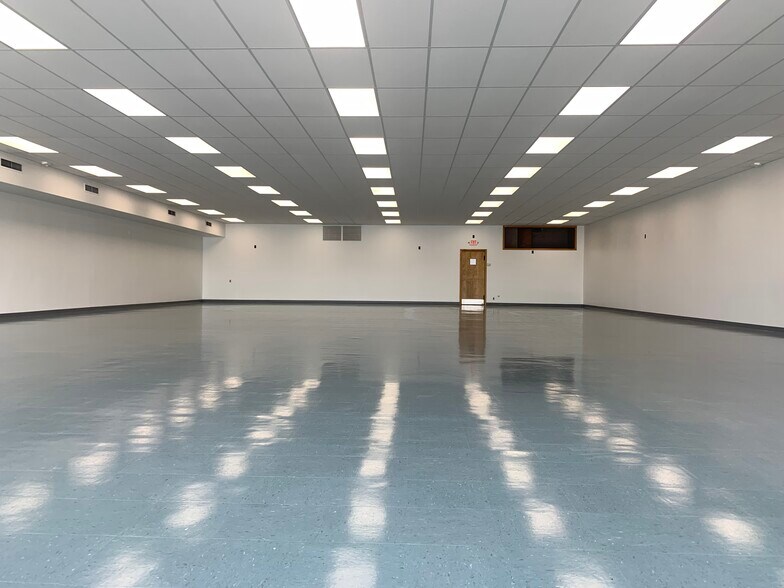 More Photos Of 803 30th St NE, Canton General Retail For Sale