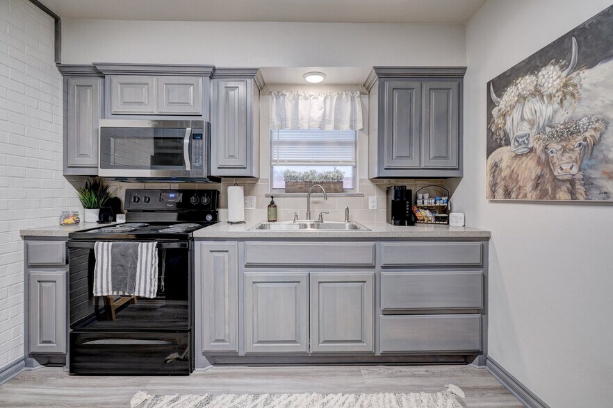 More Photos Of 1207 W Gore Blvd, Lawton Apartments For Sale