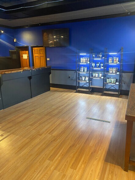 More Photos Of 50 N 4th St, Columbia Storefront Retail Residential For Lease