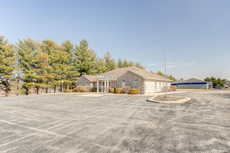 More Photos Of 824 N Market St, Waterloo Medical For Sale